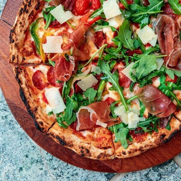 Pizza with Arugula and Prosciutto